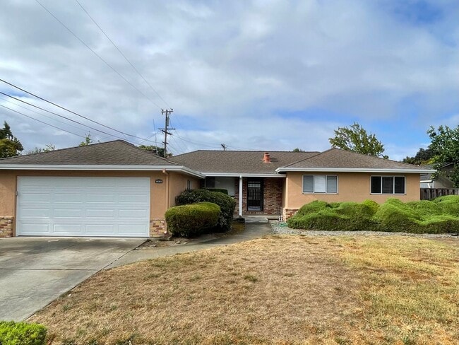 Building Photo - $3,790 / 3b/2bth - COMPLETELY REMODELED HO... Rental