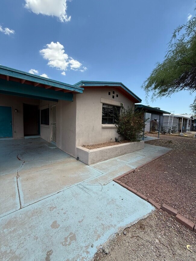 Photo - FOR RENT