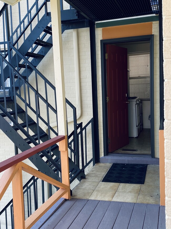 Building Photo - 1701 Brownsville Rd Unit 4