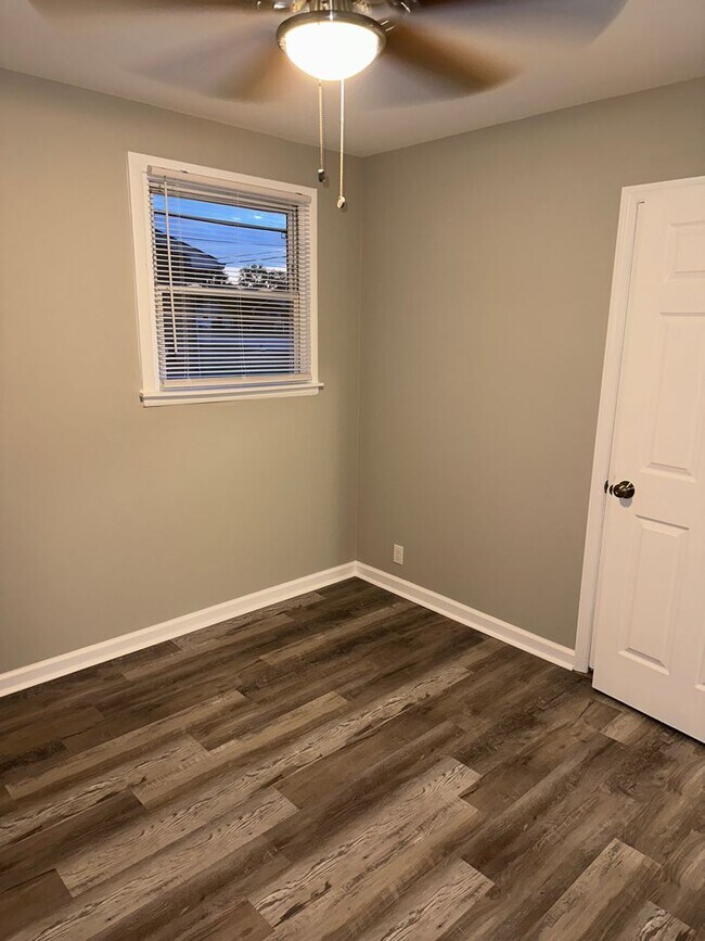 Photo - 725 Kent Dr Unit B