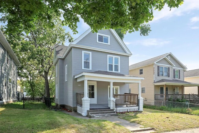 Photo - 2124 Fremont Ave N Unit 2