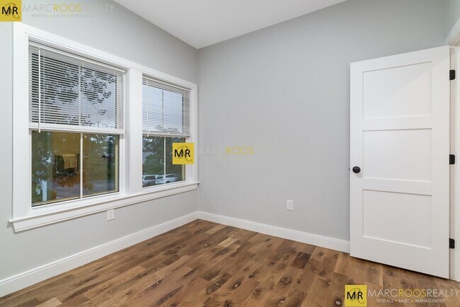 Photo - 477 Meridian St Unit 2