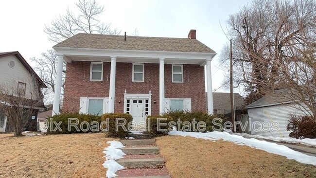 Building Photo - 15 Vassar Dr