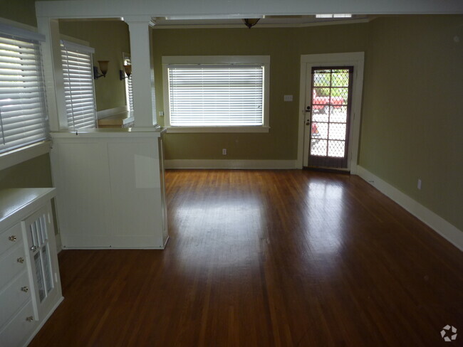 Building Photo - 379 Redondo Ave Unit 379.5 Rental