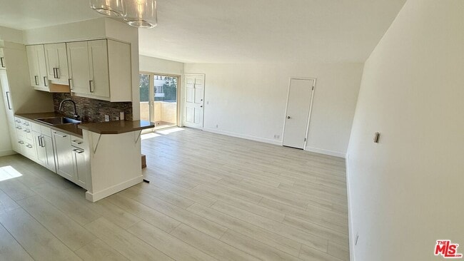 Photo - 22351 Pacific Coast Hwy Unit B