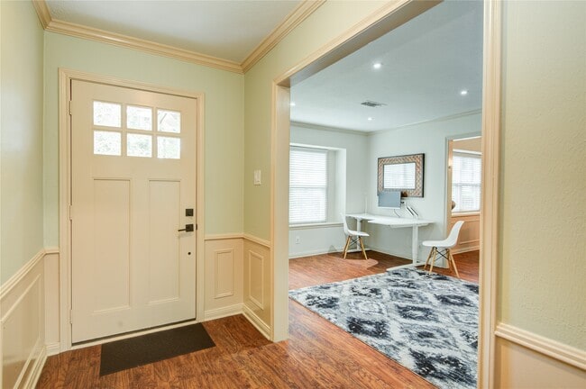 Photo - 1207 Calderwood Dr