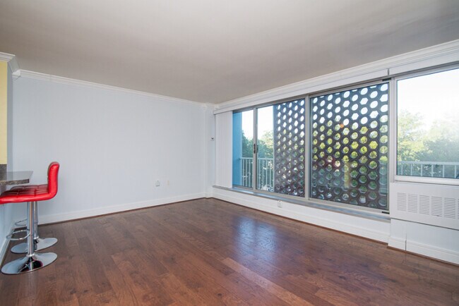 Building Photo - 800 4th St SW Unit S406