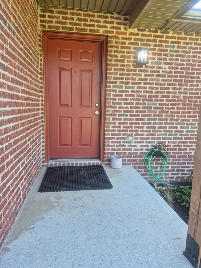Well lite entrance... - 57 Overlook Dr