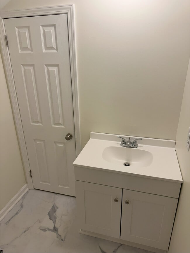 Photo - 105 Hawkins St