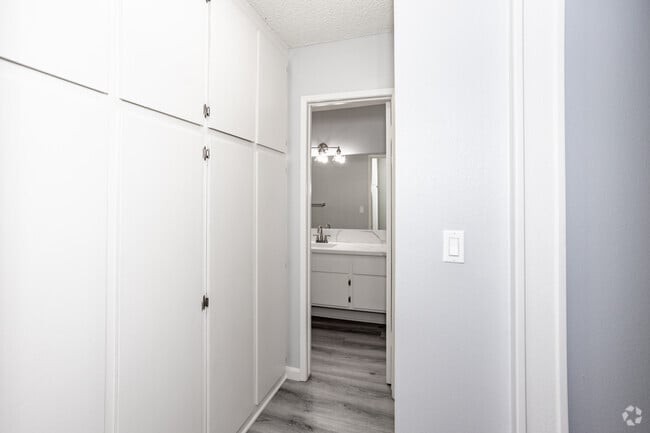 1BR, 1BA - 875SF Linen Closet