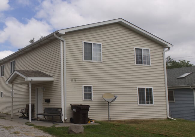Building Photo - 2276 Holdrege St Unit #1 Rental