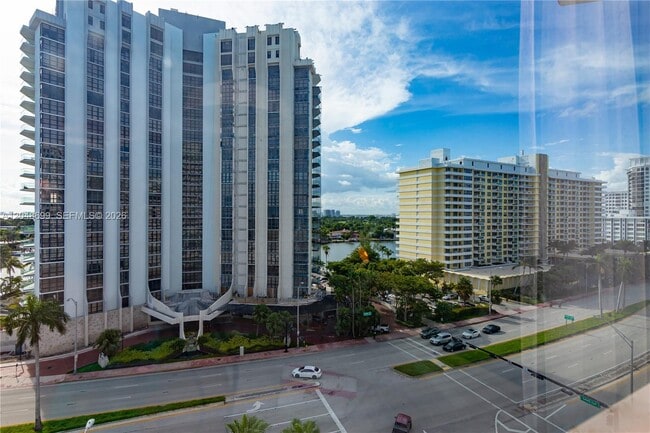 5445 Collins Ave Unidad 1108