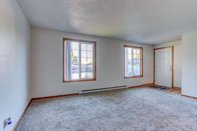 Photo - Spacious 3 bedroom 1.5 bath townhome Hillsboro!