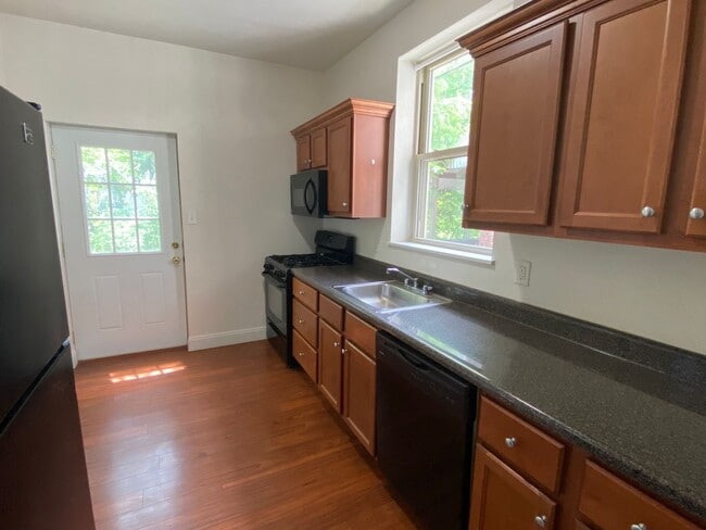 Photo - 2BR Townhouse with Fully Equipped Kitchen & W/D Included! Great Location! Call Now!