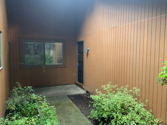 422 Brookside Dr