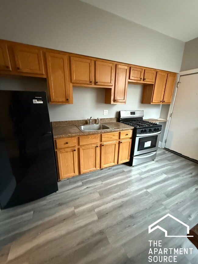Building Photo - 368 E 59th St Unit #3