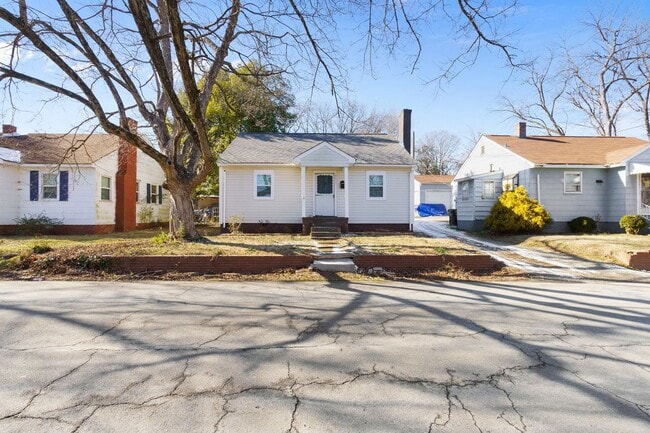Photo - 1111 Queen Ann St