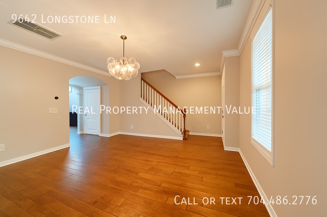 Photo - 9642 Longstone Ln