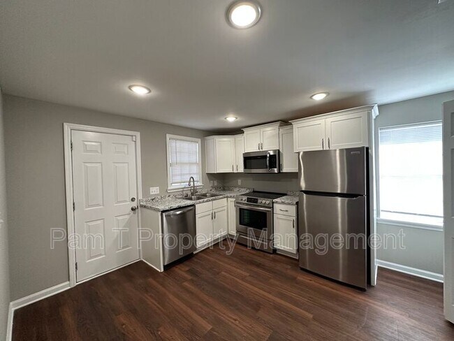Photo - 1024 W 39th St