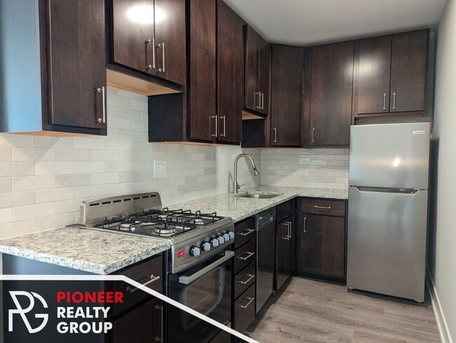 445 W Barry Ave Unit 222