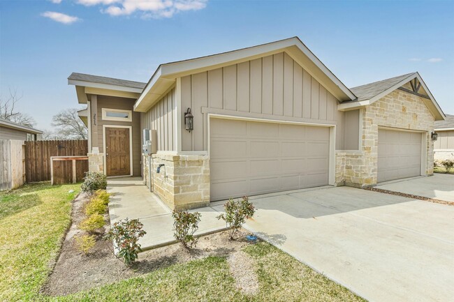 Building Photo - 25129 Pacific Wren Dr Rental