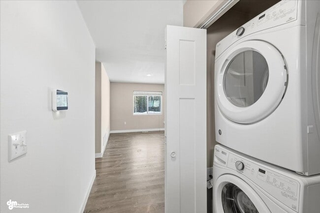 Photo - 3 BEDROOM | 2 BATHROOM | ACROSS FROM SCHOOLS