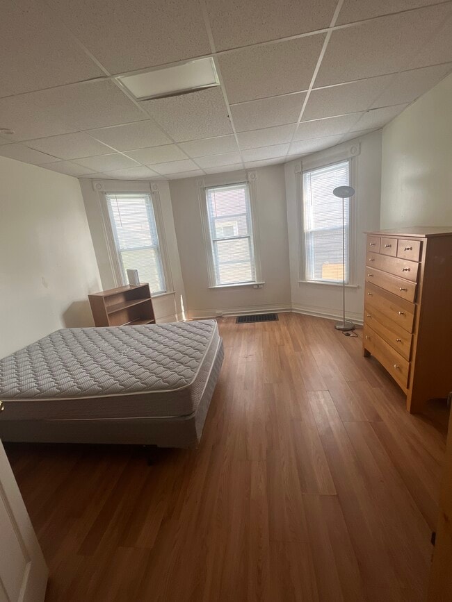 Photo - 205 Linden Ave Unit Full House or Apartments