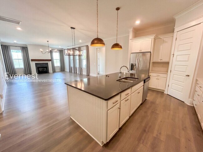 Photo - 640 Henry Ln