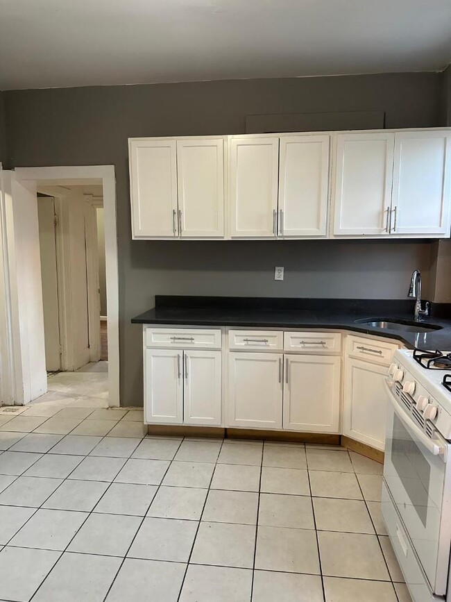 Photo - 168 Renwick St