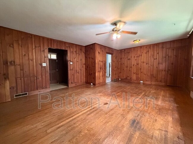 110 Locust Ct