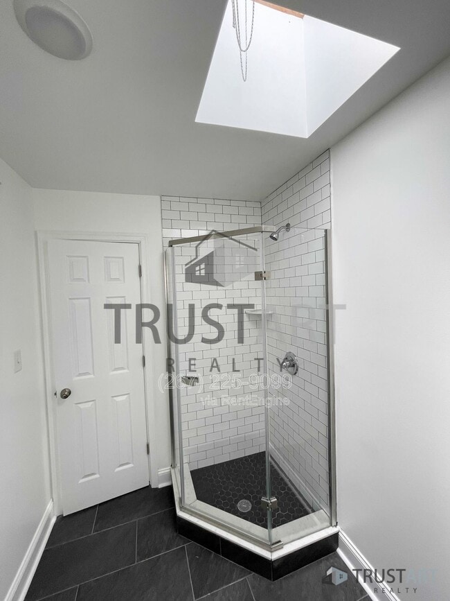 Photo - 4732 Longshore Ave Unit 6