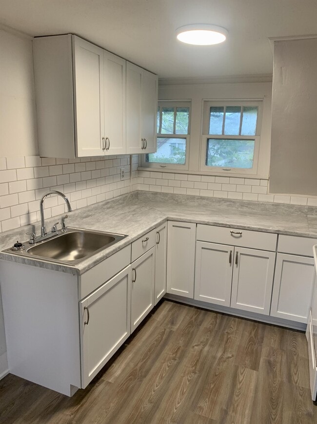Building Photo - 1208 S 2nd Ave W Unit 2