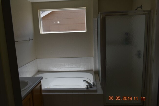 Building Photo - Large Parker Home 3 bed, 3 bath Nearly 2K ...