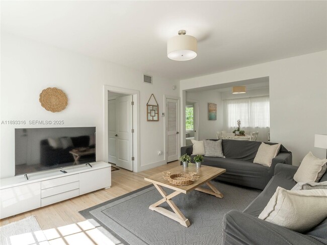 Building Photo - 241 28th St Unit 1