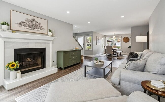 Building Photo - 641 Centre Ct