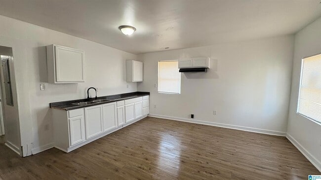 Photo - 1310 Steiner Ave SW