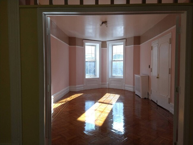 Photo - 571 Eastern Pkwy