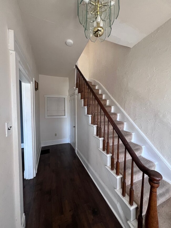 Photo - Large 4-bedroom 2-bath house in a great central location.