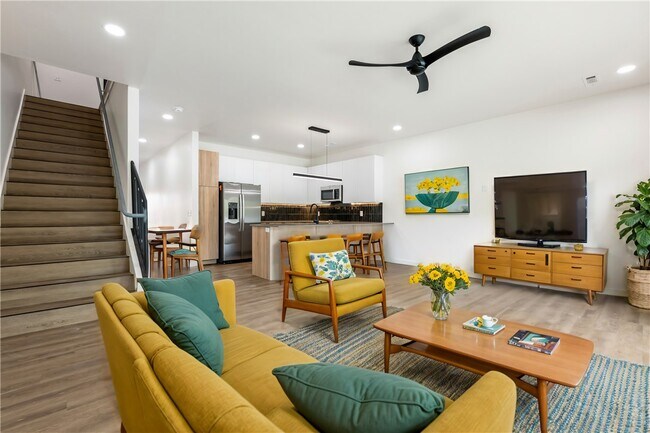 Photo - 947 SE 10th St