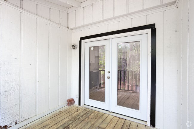 2BR, 1BA - 900SF - Patio