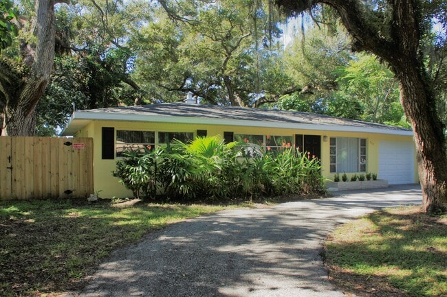 Photo - 635 18th Pl