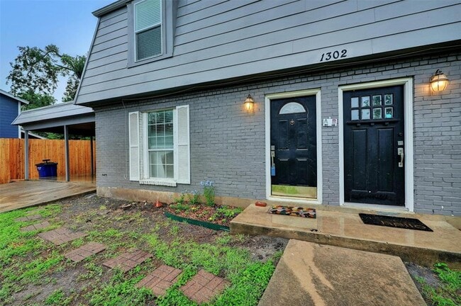 1302 E St Johns Ave