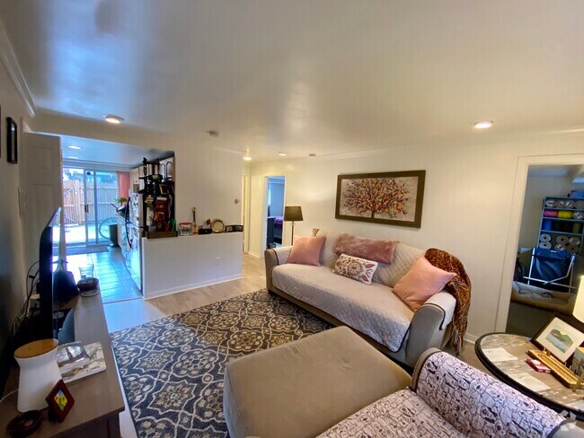 Building Photo - 1734 Commonwealth Avenue Unit #2 Rental