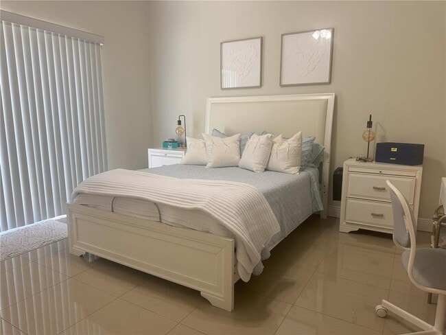 Photo - 798 NE 43rd St