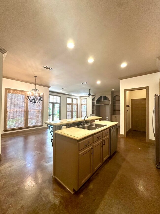 Photo - 10243 Hillmont Ave