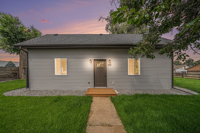 Building Photo - 919 36th St Rental
