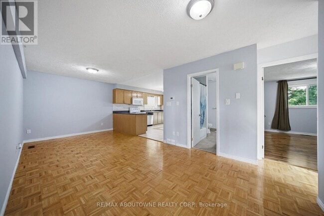 Photo - 146 Bankside Dr