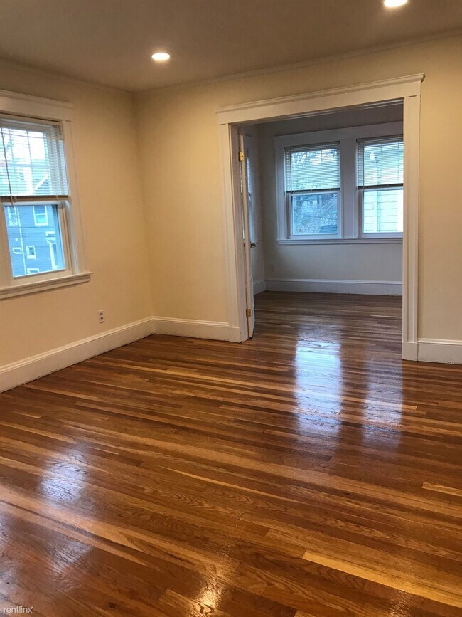 Photo - 4 br, 1 bath House - 27 Willoughby St # 2D