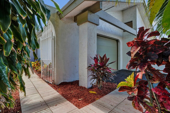 Photo - 820 NW 21st Way