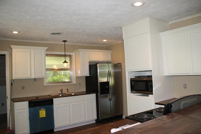 Photo - Spacious 3BR Home with Fenced Yard – Minutes from MSU & Downtown!